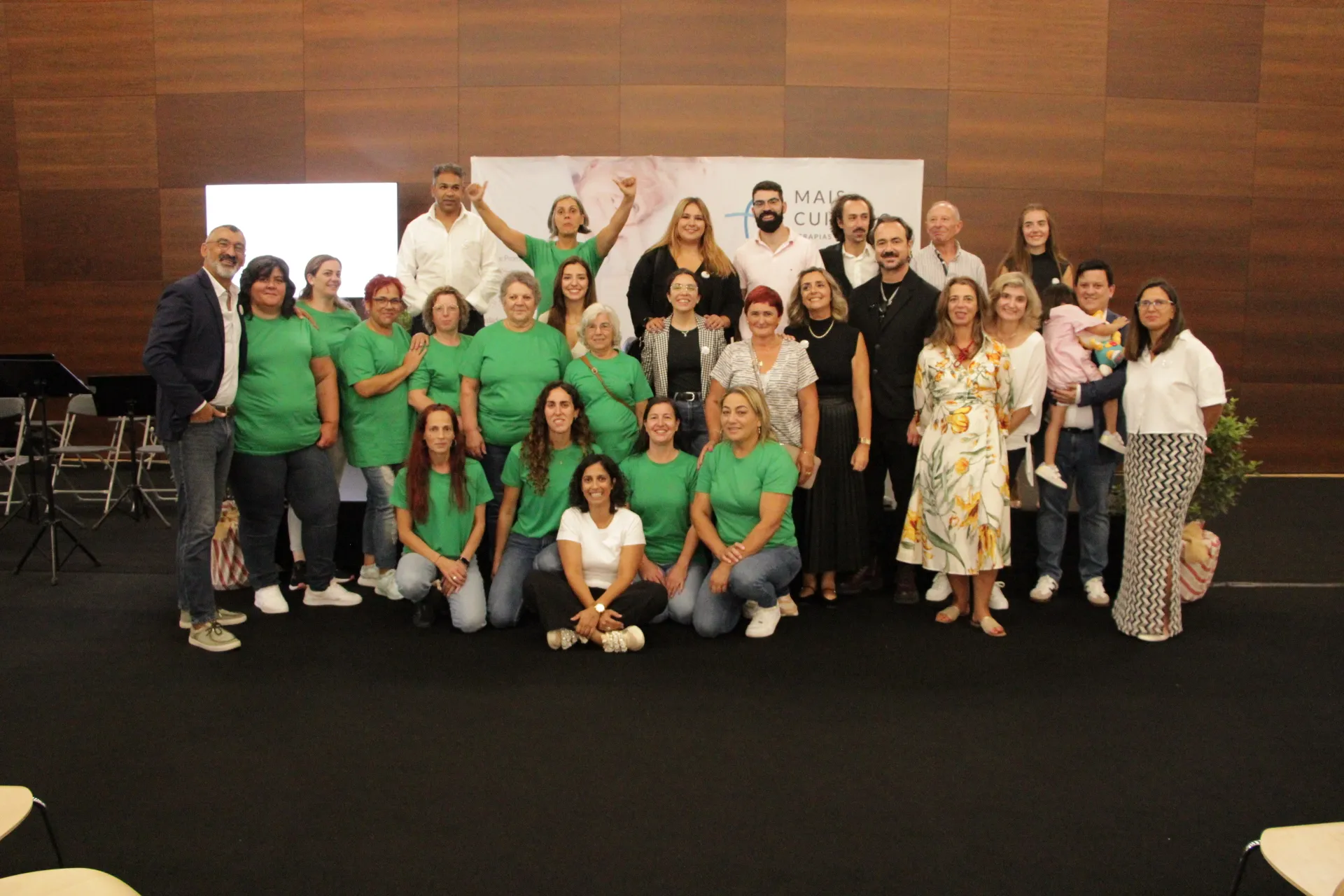 Fotografia de grupo da equipa e parceiros da ABESRA