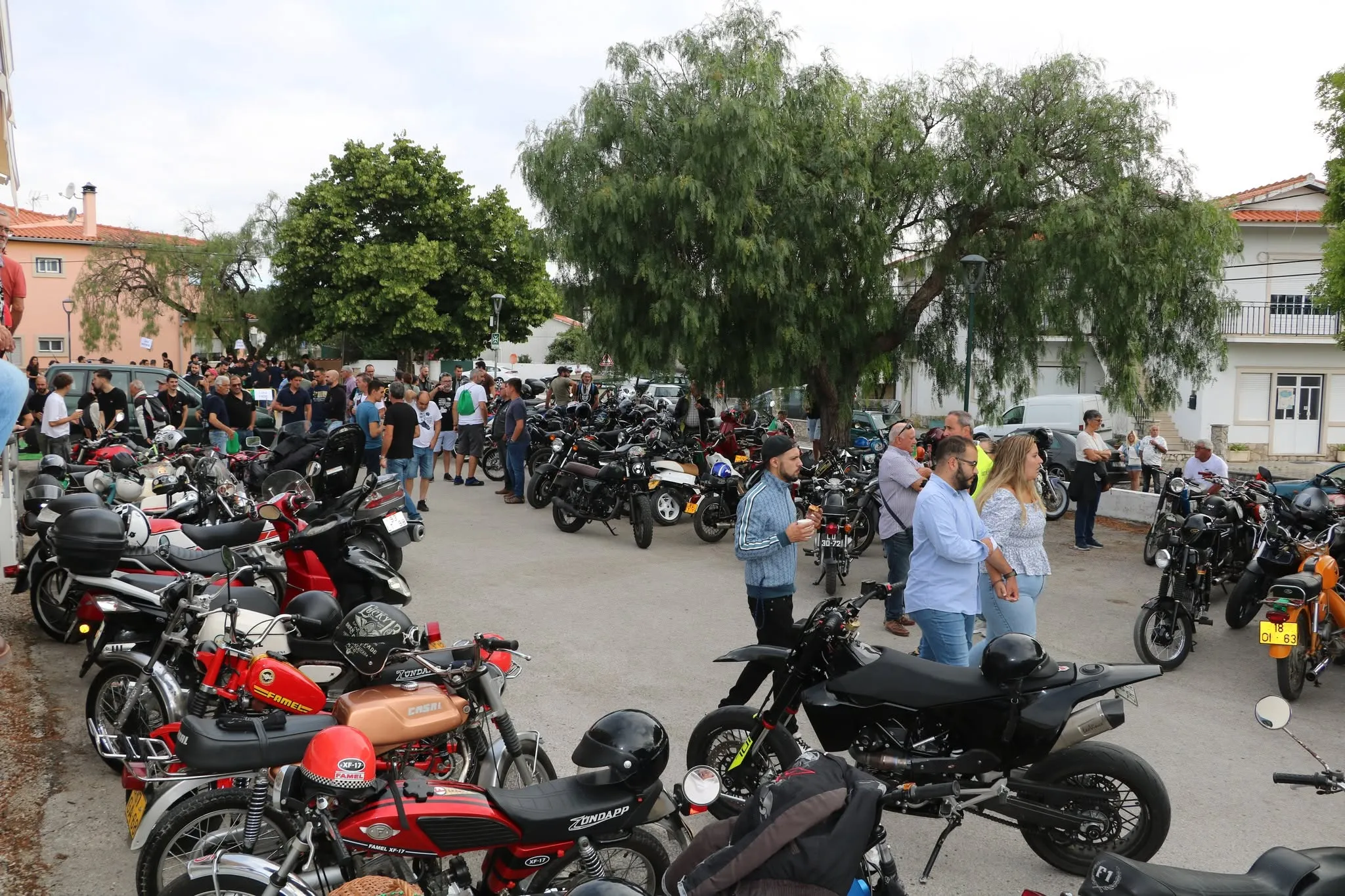 Passeio de Motas e Motorizadas Antigas — 9.ª edição — fotografia 1